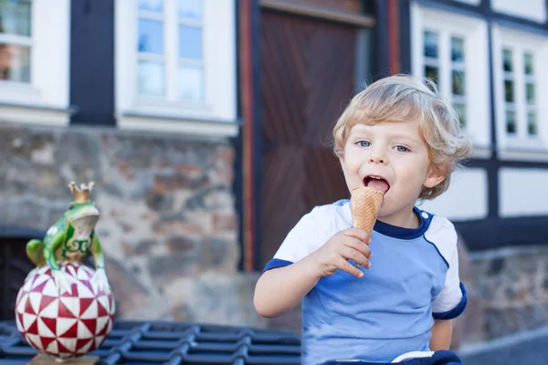 Little toddler boy eating ice cream in cone — Stock Photo, Image