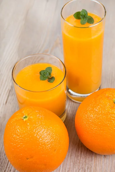 鲜橙色和姜冰沙饮料 — 图库照片
