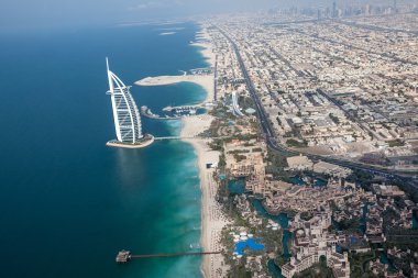 Dubai, Birleşik Arap Emirlikleri. Burj al arab yukarıda