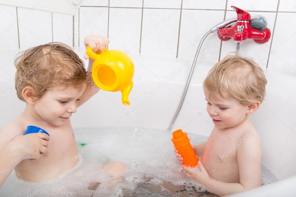 Two little boys having fun in bathtub — Stock Photo © romrodinka 20399309