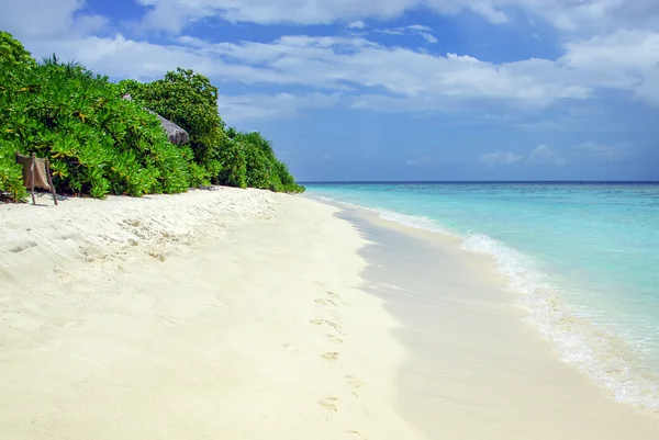 Île tropicale des Maldives dans l'océan Indien — Photo