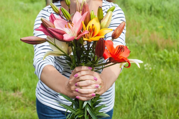 Beautiful lily bouquet holding by a woman — Stock Photo, Image