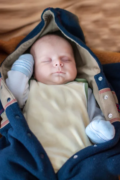 Adorable bebé con ojos azules —  Fotos de Stock