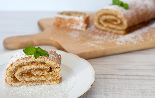 Swiss roll met pompoen en abrikoos aanvrage biscuit — Stockfoto