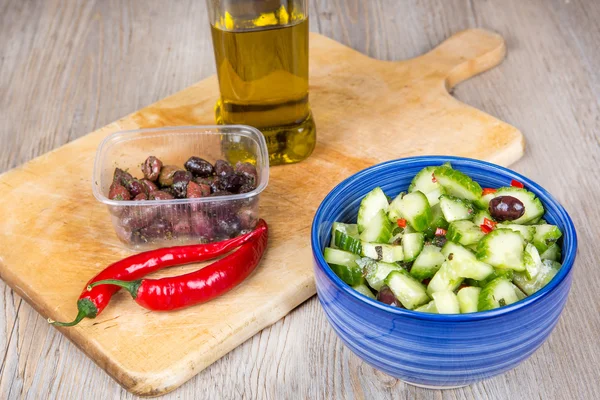 Salada fresca saudável com pepino — Fotografia de Stock