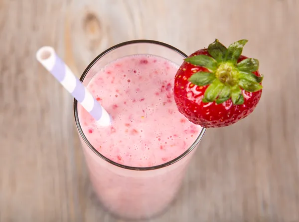 健康草莓奶昔 图库图片