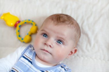 bebek çocuk kapalı mavi gözlü