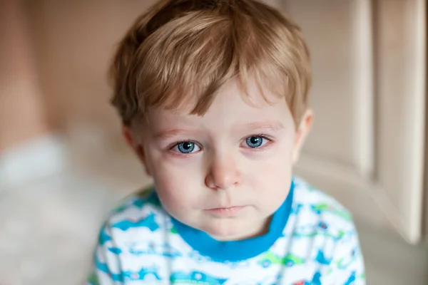 Jeune garçon pleurant — Photo