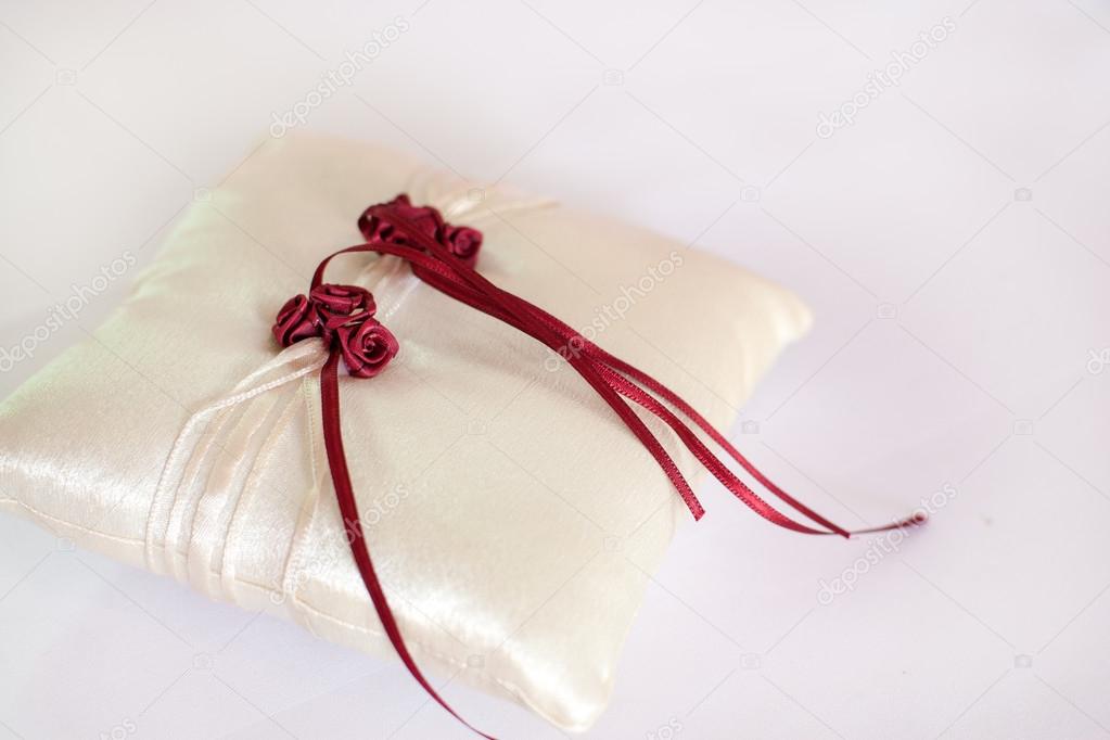 Exquisite pillow for wedding rings