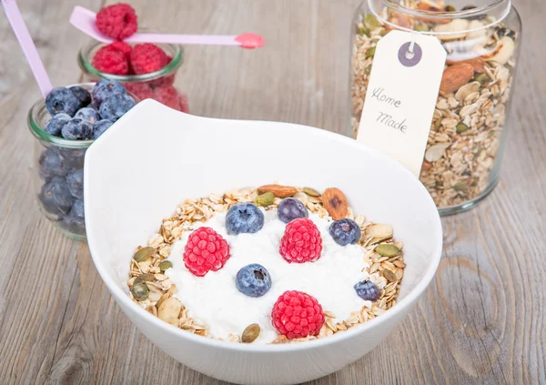 Healthy Breakfast with muesli on textured background — Stock Photo, Image