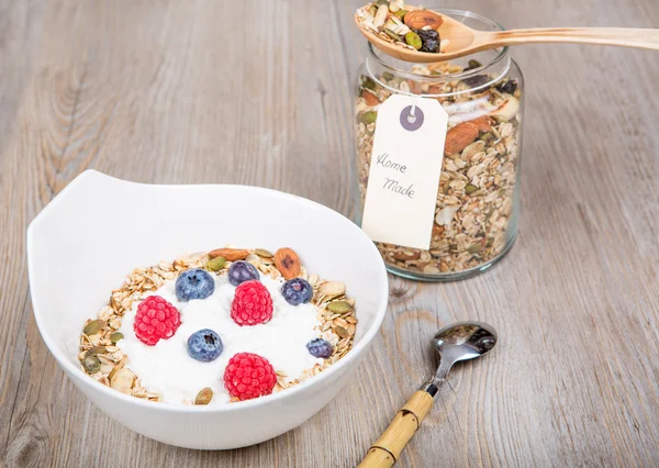 Healthy Breakfast with muesli on textured background — Stock Photo, Image