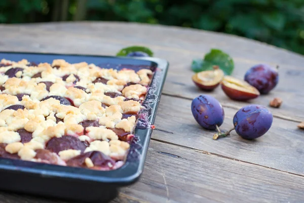 Fresh baked plum cake — Stock Photo, Image