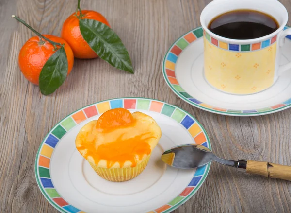 Fresh baked mini clementine cheesecakes in muffin forms — Stock Photo, Image