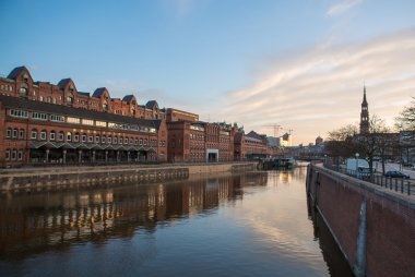 günbatımı Hamburg, Alman şehri. Speicherstadt bahşı
