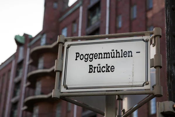 Sign on an old bridge in Hamburg, Speicherstadt — Stock Photo, Image