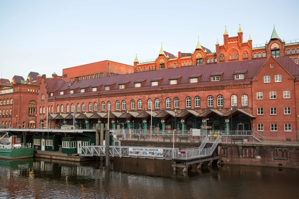 View into a channel at the Speicherstadt — Stock Photo, Image