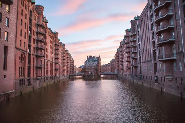 Historic Speicherstadt (houses and bridges) in Hamburg — Stock Photo, Image