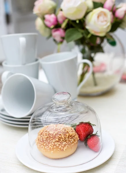 Decoração de mesa de jardim de verão — Fotografia de Stock