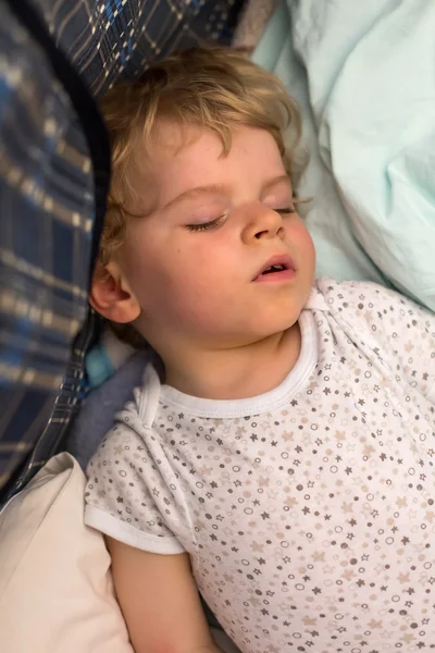 Little boy sleeping in his bed — Stock Photo, Image