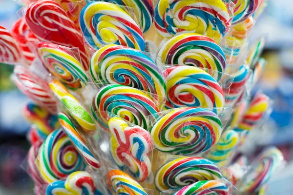 Gemischte bunte Fruchtbonbon-Lutscher — Stockfoto