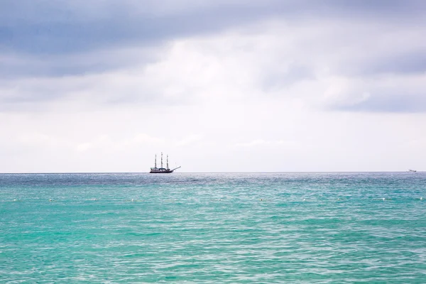 Navio no mar, Lado, Turquia — Fotografia de Stock