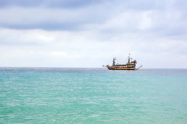 Navio no mar, Lado, Turquia — Fotografia de Stock