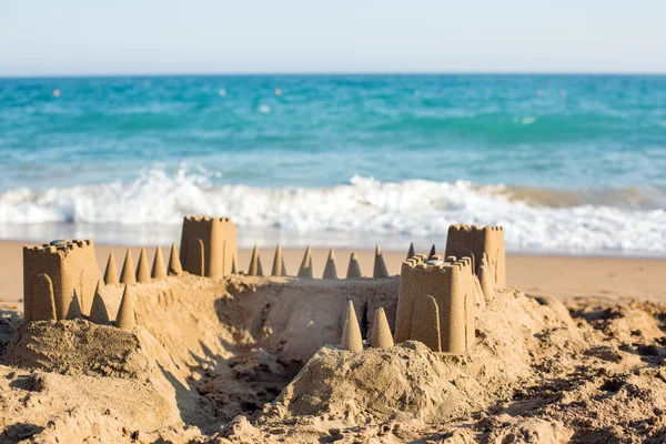 Castillo de arena en la playa — Foto de Stock
