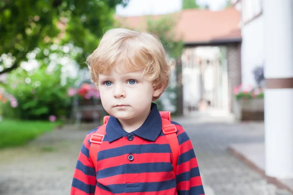 Little toddler boy on way to kindergarten — Stock Photo, Image