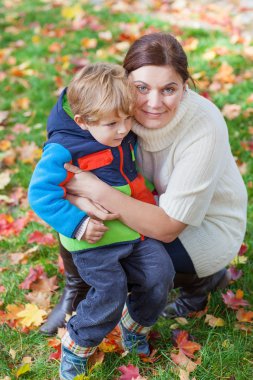 küçük sonbahar Park toddler anne çocuk ve genç