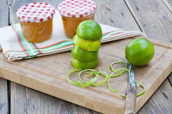Homemade lime jam with fresh limes — Stock Photo, Image