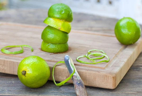 Fresh green limes on wooden old table — Stock Photo, Image