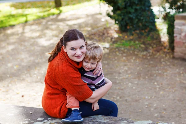 Young woman and her little toddler boy — Stock Photo, Image