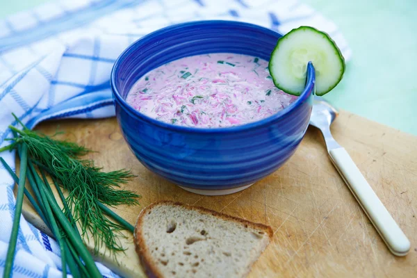 Sopa fria com beterraba e pepino — Fotografia de Stock