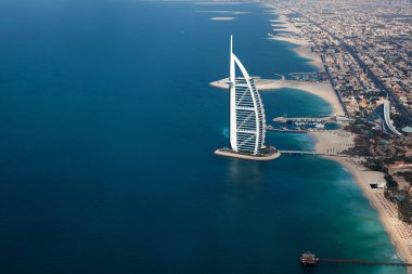 Dubai, Birleşik Arap Emirlikleri. Burj al arab yukarıda