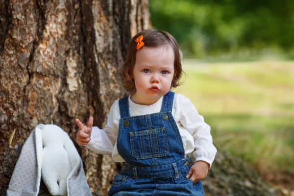 Little cute baby girl having fun in park, summer — Stock Photo, Image