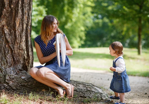 Beautiful little girl and her young mother having fun together — Stock Photo, Image