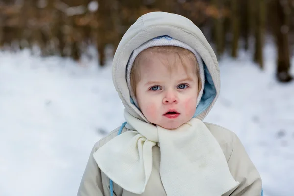 Niño de un año de edad en ropa de invierno caliente — Foto de Stock