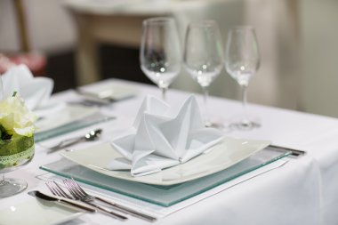 düğün ya da olay parti için ayarlanan tablo.