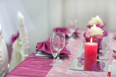 düğün ya da olay parti için ayarlanan tablo.