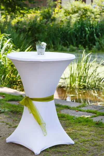 Conjunto de mesa para boda o evento de verano al aire libre — Foto de Stock