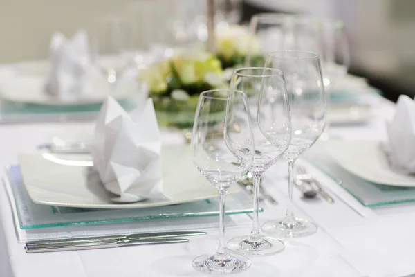 結婚式やイベント パーティー用に設定テーブル. — ストック写真