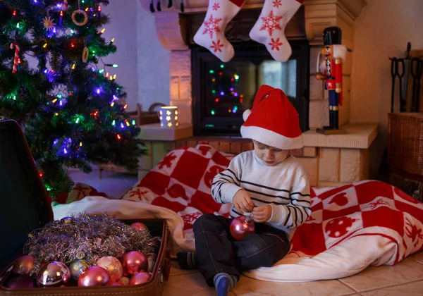 Adorable boy decorating Christmas tree — Stock Photo, Image