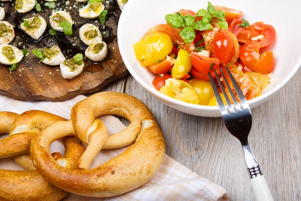 Farklı antipasti salata ve meze — Stok fotoğraf