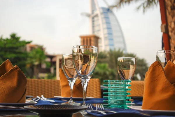 Dubai, Verenigde Arabische Emiraten. Burj al arab hotel met Arabische architectuur — Stockfoto