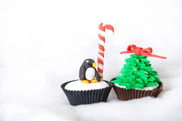 Christmas penguin cupcake with white fondant frosting — Stock Photo, Image