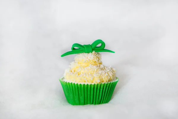 Christmas cupcake with creme cheese and fondant frosting — Stock Photo, Image