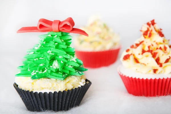 Kerstmis cupcake met witte fondant glazuur — Stockfoto