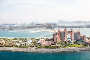 Dubai, Birleşik Arap Emirlikleri. Atlantis hotel yukarıda