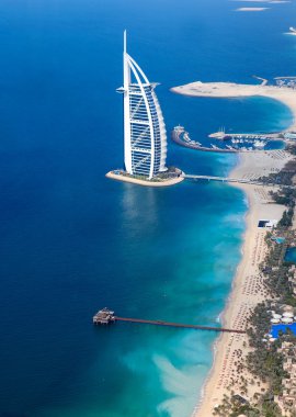 Dubai, Birleşik Arap Emirlikleri. Burj al arab yukarıda