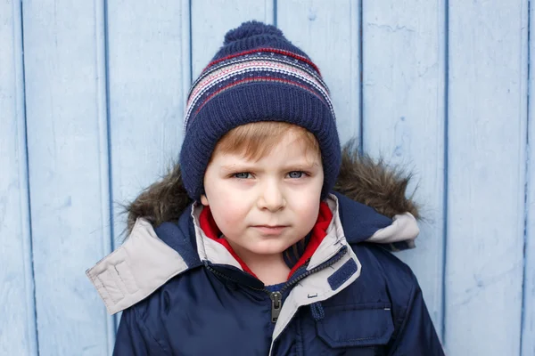 Портрет трехлетнего красавчика-мальчика — стоковое фото
